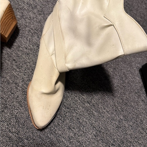 Vintage Comb Last 1970s Women's Cream Leather Boots - Picture 2 of 6